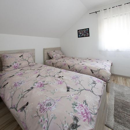 Apartment Kalimero Otočac Eksteriør bilde